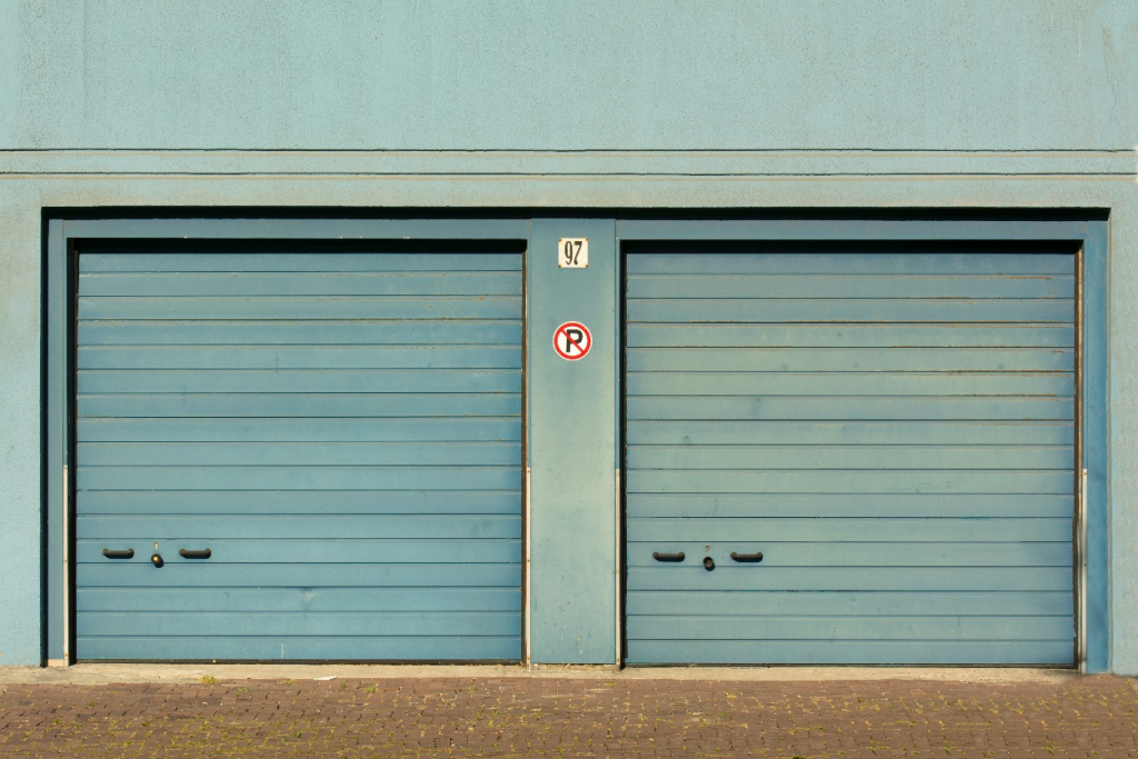 Garage doors with a long lifespan of garage door cables