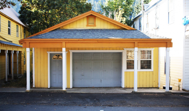 Convenient Solutions: On-Demand Garage Door Repair in Brentwood and Beyond