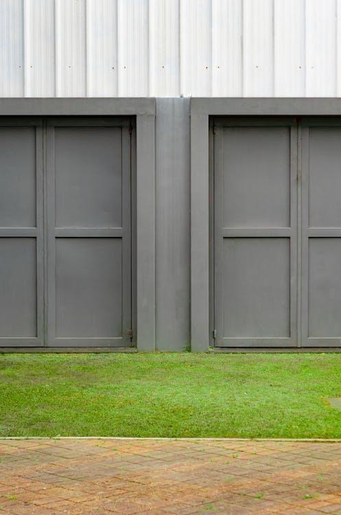 get commercial garage door services in Oakley